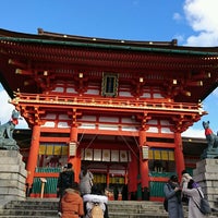 Photo taken at Fushimi Inari Taisha by Hirotaka k. on 12/30/2016