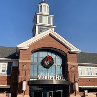 Photo taken at Woodbury Common Premium Outlets by Mark Lester A. on 12/22/2019
