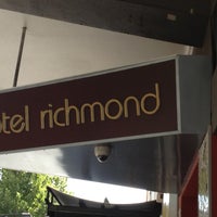 Das Foto wurde bei Hotel Richmond von Darren R. am 1/11/2013 aufgenommen