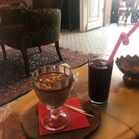 Photo taken at Macaron Çikolata &amp;amp; Kahve by Edaa . . on 8/1/2022