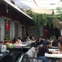 Снимок сделан в Lesmire Cafe &amp;amp; Meyhane пользователем Çağlayan Ç. 7/2/2018