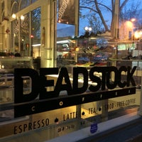 Foto tirada no(a) Deadstock Coffee por Ian W. em 4/1/2015