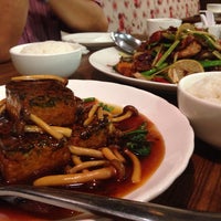 Foto diambil di Sanur Mangga Dua @ PIK (Chinese Restaurant) oleh Yohan Gabriel L. pada 9/2/2014