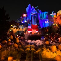 Photo taken at Dudley Do-Right&amp;#39;s Ripsaw Falls by david j. on 11/22/2023