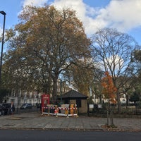 Photo taken at Canonbury Square by Goran A. on 11/10/2018