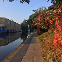 Photo taken at Regent&#39;s Canal Towpath (St Pancras) by Goran A. on 10/23/2016
