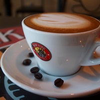 Foto diambil di NEW YORK COFFEE oleh Muhammad N. pada 10/1/2012