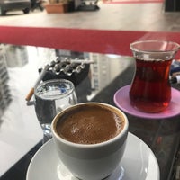 Das Foto wurde bei Black White Güzellik Salonu von Gökçen am 3/21/2019 aufgenommen