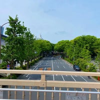 Photo taken at 渋谷区神園町歩道橋 by Kanesue on 5/14/2022