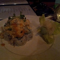 Das Foto wurde bei Blue Grotto Sushi Tapas &amp;amp; Bar von Michelle B. am 11/18/2012 aufgenommen