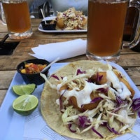 รูปภาพถ่ายที่ La Baja Tacos โดย Karenka O. เมื่อ 1/20/2017