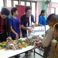 Photo taken at โรงเรียนบางบัว(เพ่งตั้งตรงจิตรวิทยาคาร) by Thitanon C. on 9/21/2012