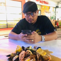 Foto scattata a Cengkerang seafood jumble da Azah il 12/18/2020