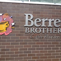9/22/2012 tarihinde Katie M.ziyaretçi tarafından Berres Brothers Coffee Roasters'de çekilen fotoğraf