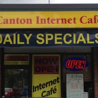 Photo prise au Canton Internet Cafe par Canton I. le10/20/2012