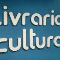 รูปภาพถ่ายที่ Livraria Cultura (Escritório) โดย André Luis S. เมื่อ 8/31/2015