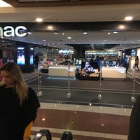 Photo taken at Fnac by André Luis S. on 6/1/2017
