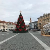 Foto diambil di Rotušės aikštė  | Town Hall Square oleh Oly K. pada 1/5/2018