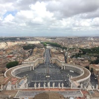 Photo taken at St. Peter&amp;#39;s Basilica by Mehmet Ünsal on 5/12/2016