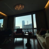 Photo taken at Shangri-La Hotel, Futian, Shenzhen by Molly Z. on 1/24/2021