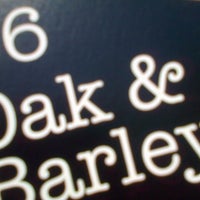 Photo prise au 36 Oak &amp;amp; Barley par (_)3hweta le10/14/2012