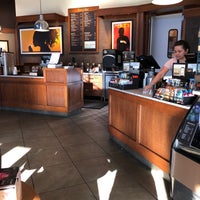 Das Foto wurde bei Peet&amp;#39;s Coffee &amp;amp; Tea von Lena C. am 10/17/2018 aufgenommen