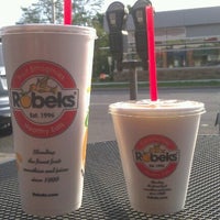 Photo taken at Robeks Fresh Juices &amp;amp; Smoothies by Larianne T. on 10/13/2012
