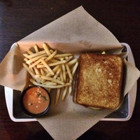 Photo prise au 33 &amp;amp; Melt ~ A Grilled Cheese Bar par 33 &amp;amp; Melt ~ A Grilled Cheese Bar le11/22/2016