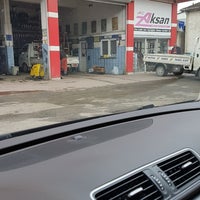 Das Foto wurde bei A.C. Aksan Auto reparatur service von Cemal A. am 5/30/2017 aufgenommen