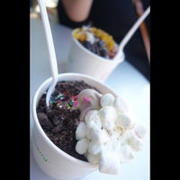 Photo taken at Pinkberry by Justyna K. on 8/10/2015