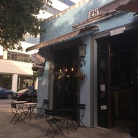 Foto scattata a Orleans Coffee Espresso Bar da Orleans Coffee Espresso Bar il 11/22/2016