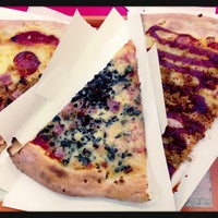 Foto tomada en The Manhattan Pizza Company  por MapLe el 6/15/2013