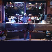Снимок сделан в 88 Keys Sports Bar with Dueling Pianos пользователем DaDon C. 12/2/2016