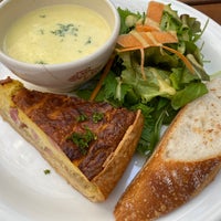 Photo taken at Le Pain Quotidien by hideo54 on 9/25/2022