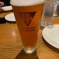 Photo taken at BJ&amp;#39;s Restaurant &amp;amp; Brewhouse by hideo54 on 9/7/2023