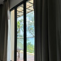 Foto tirada no(a) Baan Laimai Beach Resort Phuket por Qahtani em 5/9/2024