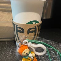 Photo taken at Starbucks by Viv T. on 10/10/2022