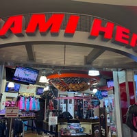 6/27/2021 tarihinde Viv T.ziyaretçi tarafından Miami HEAT Store'de çekilen fotoğraf