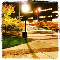 รูปภาพถ่ายที่ Homer Babbidge Library โดย Salman A. เมื่อ 10/15/2012