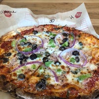 รูปภาพถ่ายที่ Mod Pizza โดย Wayne เมื่อ 6/30/2018