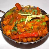 Foto scattata a Om Indian Cuisine da Om Indian Cuisine il 11/19/2016