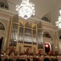 11/16/2014 tarihinde Mary G.ziyaretçi tarafından Grand Hall of St Petersburg Philharmonia'de çekilen fotoğraf