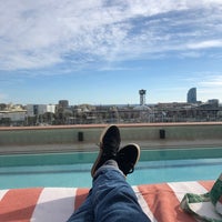 Foto scattata a Soho House Rooftop Pool da Beth G. il 12/14/2019