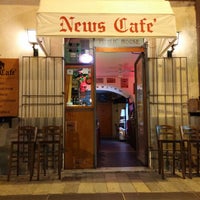 รูปภาพถ่ายที่ News Cafè โดย cixx เมื่อ 11/7/2014