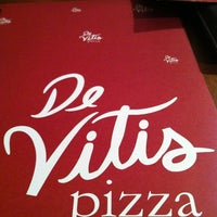 Foto tirada no(a) De Vitis Pizza por Alex R. em 9/2/2013