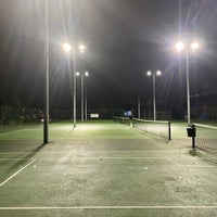 Photo taken at Bethnal Green Gardens Tennis Courts by Danila on 9/22/2023