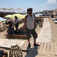 รูปภาพถ่ายที่ OTRADA Beach Club โดย Özkan T. เมื่อ 7/20/2018
