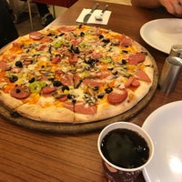 Photo taken at Pizza House by Ömer U. on 6/4/2017