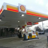 รูปภาพถ่ายที่ Shell โดย Selim B. เมื่อ 12/13/2012