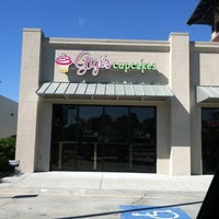 Photo taken at Gigi&amp;#39;s Cupcakes by Rosa L. on 11/10/2012